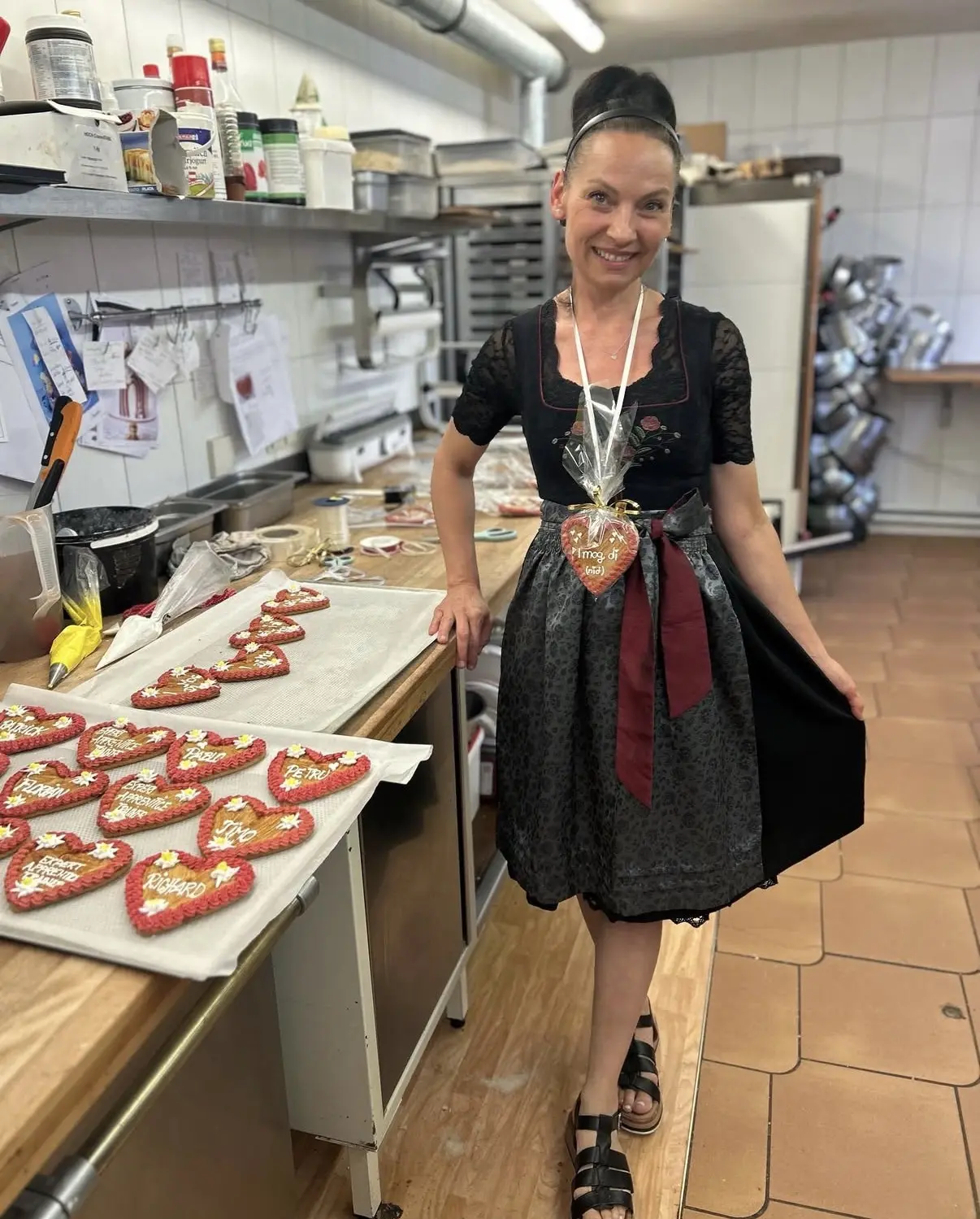 Silvia in ihrer Backstube in Oberndorf in Tirol